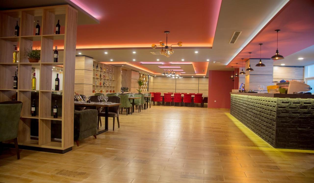 Hotel Sonoma Kosovo Polje Exteriör bild